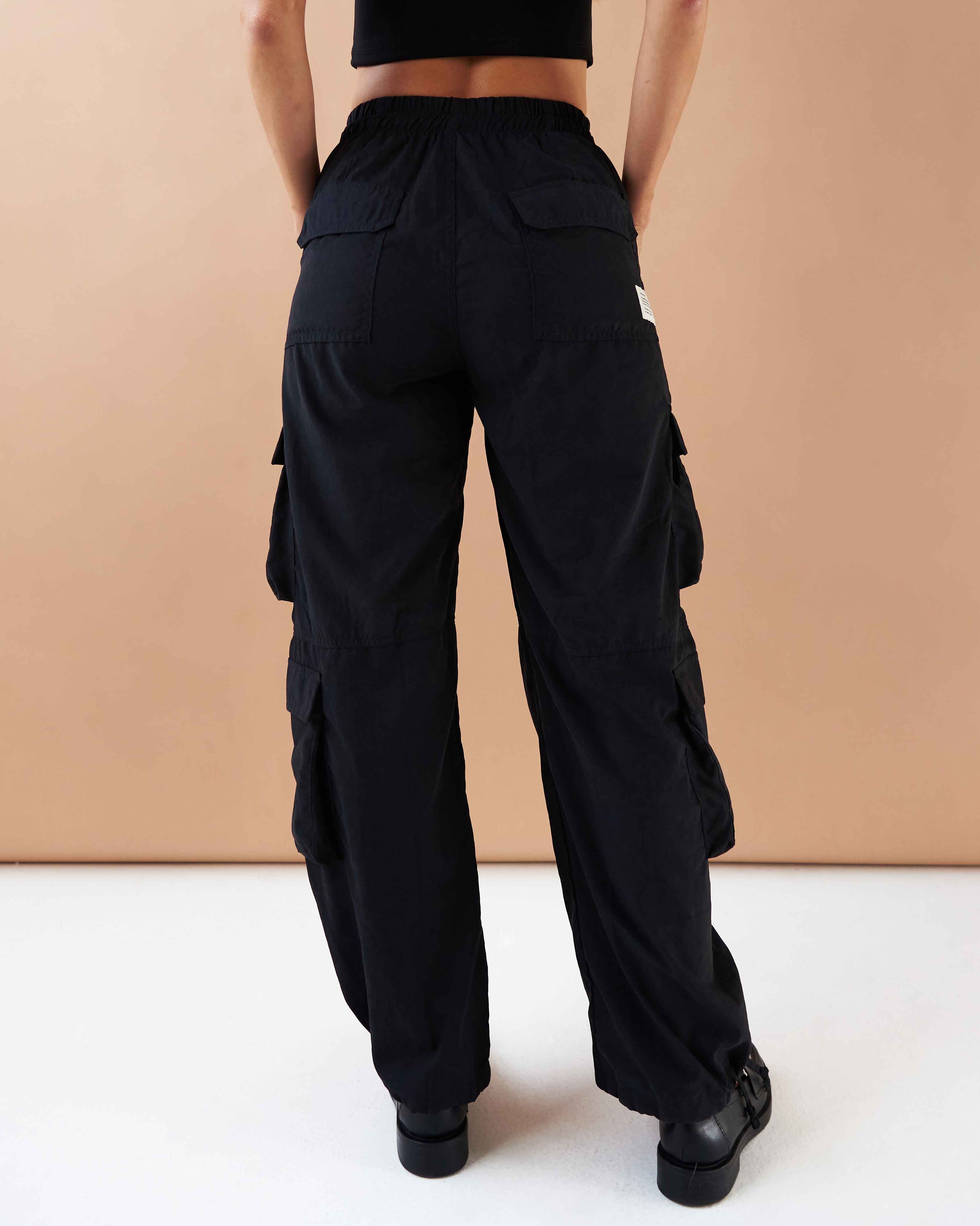 BLACK PARACHUTE PANTS